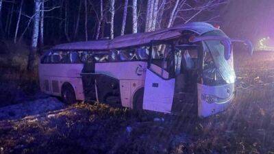 В ДТП под Челябинском пострадали 13 человек