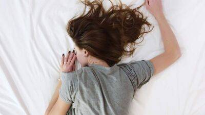Почему слишком много спать опасно для здоровья: какие риски существуют