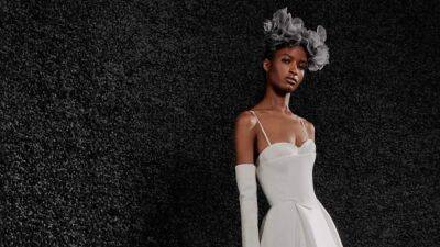 Стильные минималистические свадебные платья на осень 2022 года: лучшие фасоны