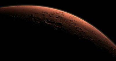 Сильная буря на Марсе утихла: теперь космический аппарат NASA сможет выжить