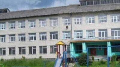 Хочет снова преподавать: директор школы во Львовской области обижал и избивал учеников