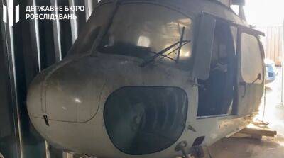 Сотрудники ГБР во время обысков на Одесской таможне обнаружили вертолет Ми-2