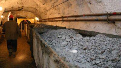 Во Львовской области произошла авария на шахте: под завалами оказался шахтер