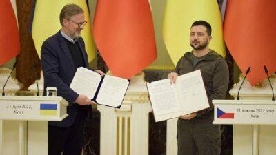 Еще одна страна поддержала вступление Украины в НАТО: Зеленский и Фиала подписали общую декларацию