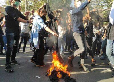 Getty Images - Амини Махсы - «Лучше смерть, чем унижение». В Иране к массовым протестам присоединились студенты - fokus-vnimaniya.com - Иран - Тегеран