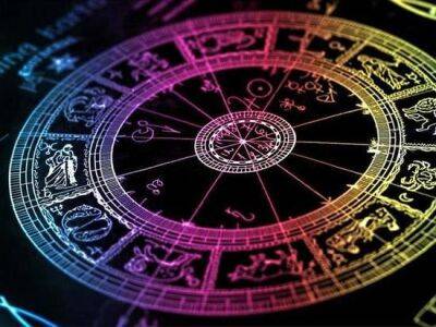 Астрологи назвали удачные и неудачные дни октября-2022