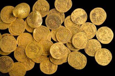 44 монеты из чистого золота: в Израиле нашли клад, зарытый 1400 лет назад