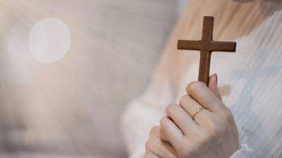 Предание Воздвижения Креста Господня: молитвы, читающие на праздник
