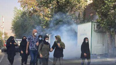 К антиправительственным протестам в Иране присоединились студенты и школьники