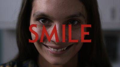 Рецензия на фильм «Улыбайся» / Smile