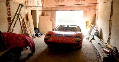Легендарный суперкар Lamborghini 20 лет простоял без движения в старом гараже (видео)