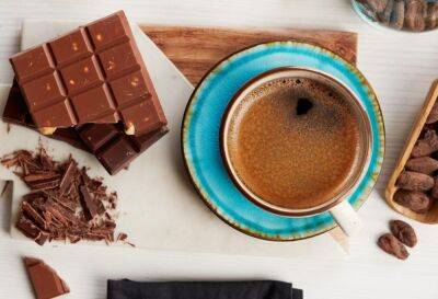 Кофе и шоколад осенью частично заменяют витамин D – врачи
