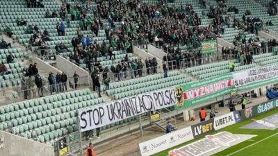 В Польше на стадионе вывесили антиукраинский баннер: скандальное фото