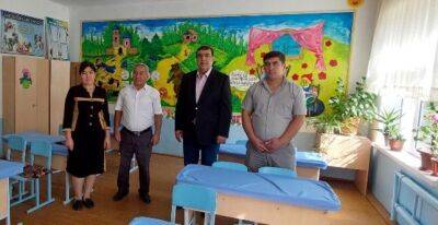 Абдуджаббор Рахмонзода посетил таджикскую школу в Узбекистане
