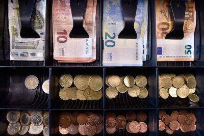 Доллар и евро меняются разнонаправленно на торгах "Московской биржи"