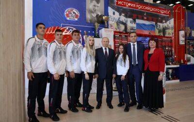 "Спорт поза політикою". РФ і Білорусь повернуться в боксерські турніри під своїми прапорами