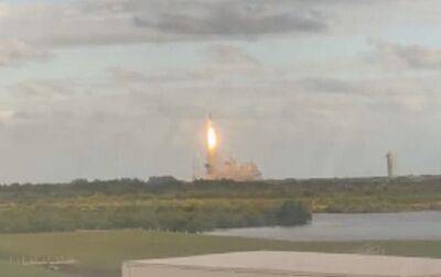 США запустили ракету с двумя коммуникационными спутниками