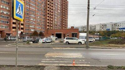 В Новосибирске водитель на переходе сбил 12-летнюю девочку и скрылся