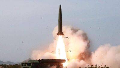 КНДР снова запустила ракету над Японией: в Токио говорят готовиться к "непредвиденным ситуациям"