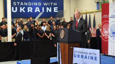 Опрос: большинство американцев выступает за военную помощь Украине