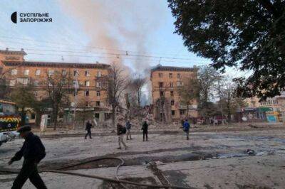 Рашисти вдарили 7 ракетами по центру Запоріжжя, є загиблі