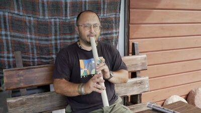 Не слабо по-лидски: как лидчанин создает уникальные музыкальные инструменты