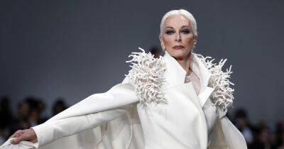 Старейшая в мире 91-летняя модель Кармен Делль'Орефиче сфотографировалась топлесс