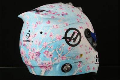 Мик Шумахер выступит в шлеме в цветах сакуры
