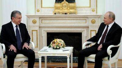 Президент Узбекистана наградил Владимира Путина орденом Дружбы высшей степени