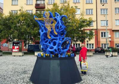Украинская художница создала в Праге скульптуру Чехии-защитницы