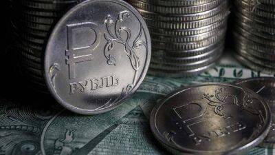 Названы причины ослабления рубля