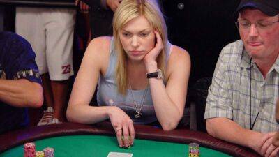 Лора Препон: как известная актриса связана с покером
