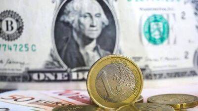 Аналитик предупредил россиян о высоких рисках сбережений в валюте