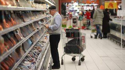 Путин призвал обратить внимание на слабый потребительский спрос в РФ