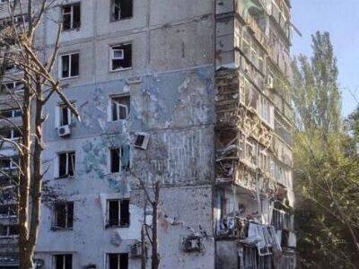Российская ракета попала во двор многоэтажки в Запорожье, ранен один человек – глава ОВА