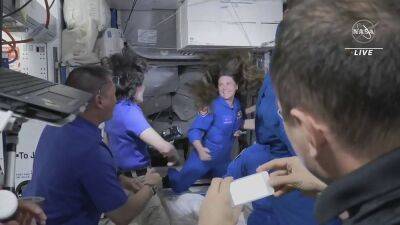 Crew Dragon с россиянкой на борту добрался до МКС