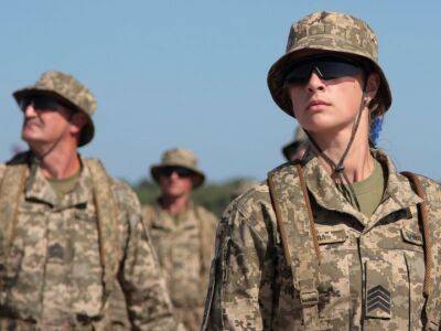 Рада поддержала добровольный военный учет для женщин, но с исключением