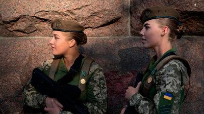 Рада затвердила добровільний військовий облік для жінок