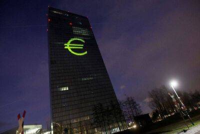 ЕЦБ потребовал от банков урезать бонусы и дивиденды из-за кризиса