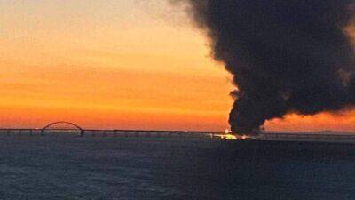 Керчь, доброе утро: сильный взрыв и пожар произошли на Крымском мосту