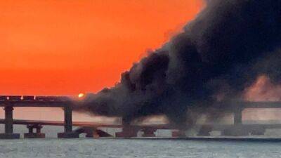 Крымский мост частично обрушился после пожара