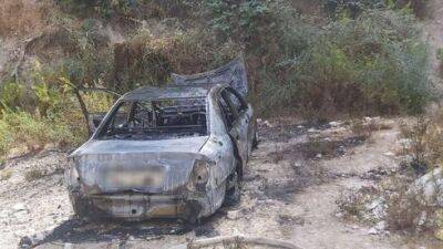 Машина воспламенилась в лесу Галилеи, рядом лежал обгоревший человек