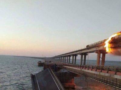 В РФ сообщают о троих погибших на Крымском мосту. Известно, что взорвавшийся грузовик принадлежит гражданину России