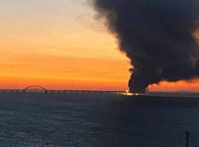 Взрыв на Крымском мосту. Что о нем говорят в России и Украине