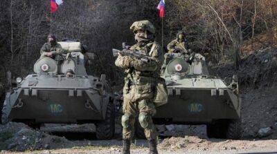 Российские военные на Херсонщине разместили технику в школах, где проходит обучение