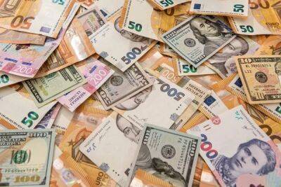 Официальный курс валют: Гривна укрепляется к евро