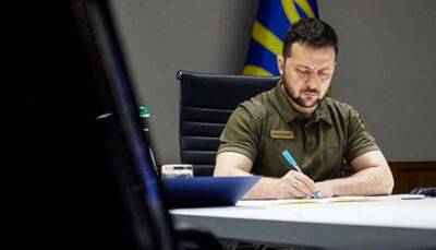 Зеленський відзначив нагородами понад 400 українських захисників