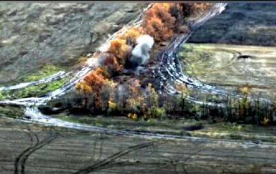 ВСУ показали уничтожение скрытой бронетехники РФ на Луганщине