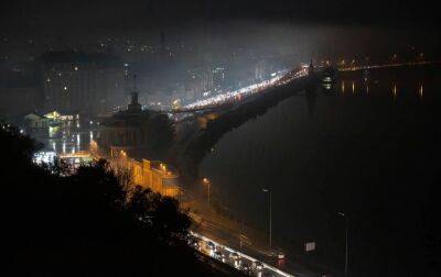 Світло у Києві відключають уже за новим графіком, але не на 12 годин на добу