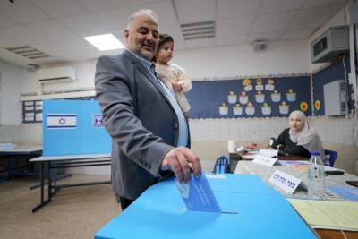 Арабские избиратели остаются дома на фоне рекордно высокой явки по стране